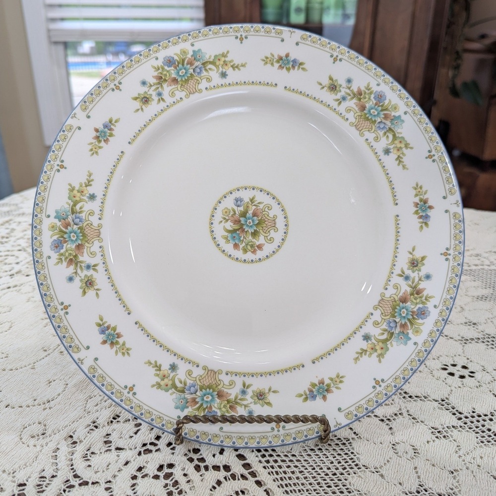 Vintage Dinner Plate Wedgwood Petersham 10.75" White Blue Floral Bone China